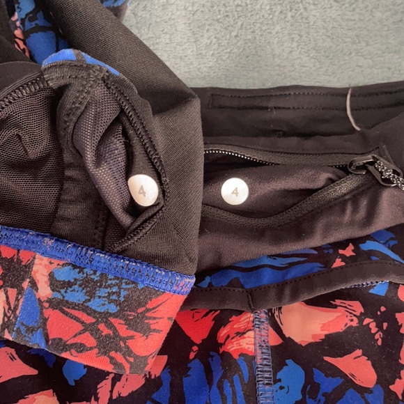 Lululemon shorts and matching sports bra - Picture 10 of 11